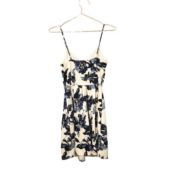 Monteau Los Angeles Floral Dress - Size Small - NWT - Picture 2 of 7